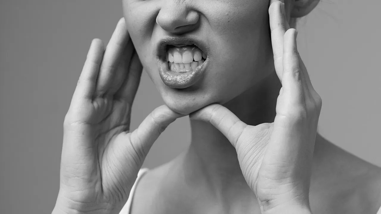 Dantų griežimas naktį: tylus priešas jūsų šypsenai